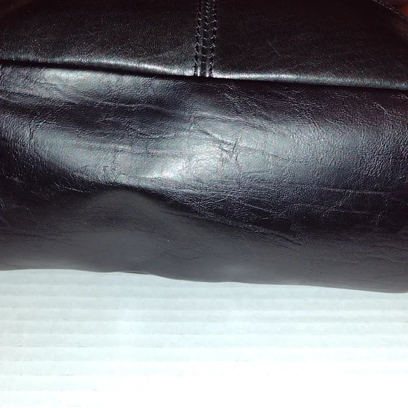 TIGNANELLO Black Genuine Leather Crossbody Bag w/RFID safe Credit Card holder - Picture 6 of 11